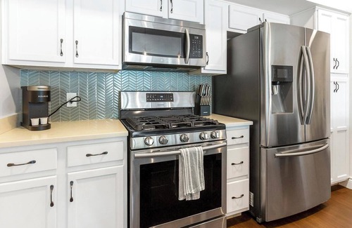 Little Italy Apartment | Landing | Stunning 1BD, Gym