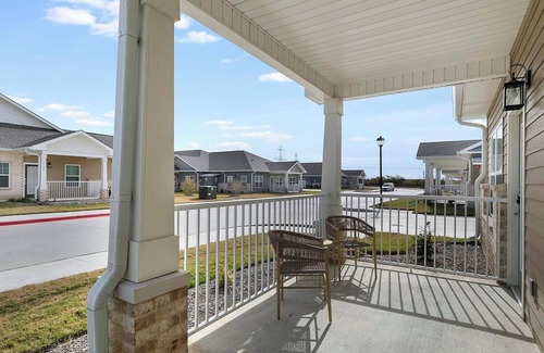 Fort Worth Apartment | Landing | Stunning 1BD, Yoga Studio, Gym