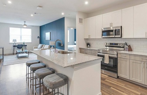 Fate Apartment | Landing | Stunning 2BD, Clubhouse, Pool