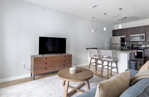 Buda Apartment | Landing | Stunning Studio, Pool, Gym