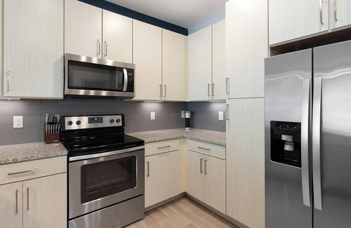 Charlotte Apartment | Landing | Stylish 1BD, Gym, Clubhouse