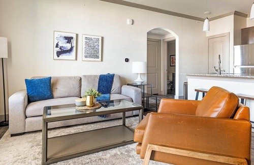 Manor Apartment | Landing | Stylish 1BD, Pool, Gym