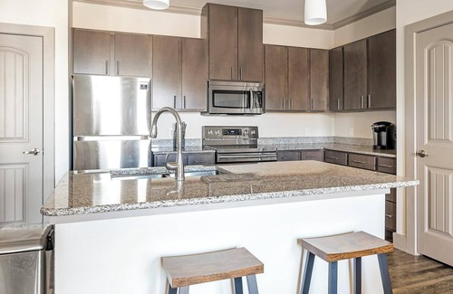 Manor Apartment | Landing | Stylish 1BD, Pool, Gym