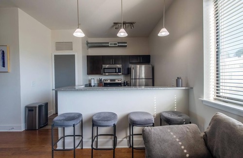 Church Hill Apartment | Landing | Stylish 1BD, Rooftop Lounge, Pool