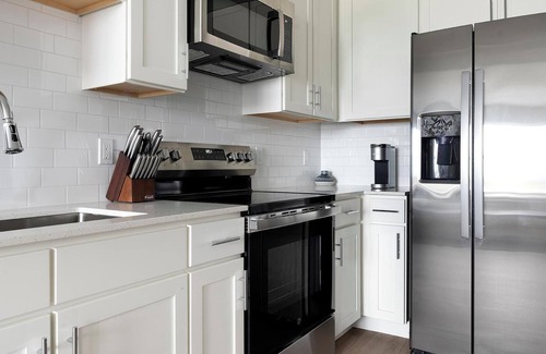 Caloosahatchee Apartment | Landing | Stylish 1BD, Clubhouse, Game Room