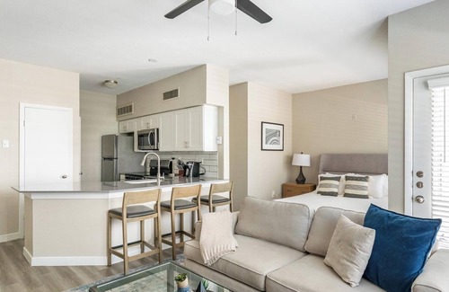 Fort Worth Apartment | Landing | Stylish Studio, Gym, Courtyard