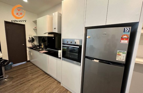 Kampung Bukit Dukong Apartment | Landmark residence cozy Studio with Netflix