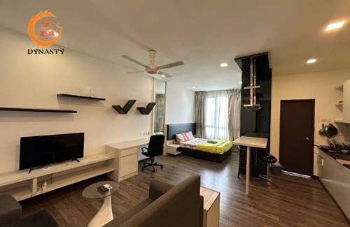 Kampung Bukit Dukong Apartment | Landmark residence cozy Studio with Netflix