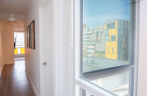Strathcona Condo | Landmark Views Condo | Licensed | Parking | Soundbar | Near BC Place, Amtrak