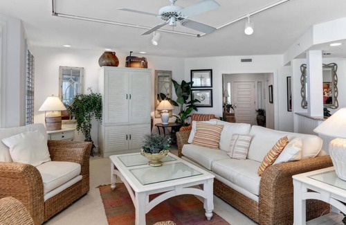 Captiva Villa | Lands End Village 1613 - Island Waterfront Living with Gulf to Bay Views