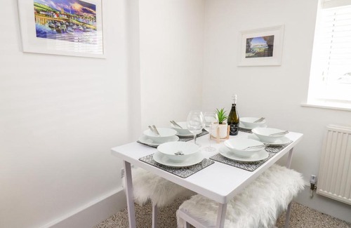 Cardigan House | Lane Cottage