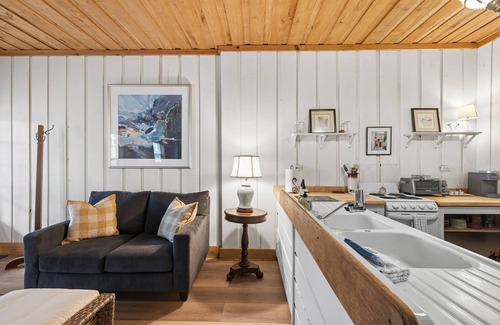 Lookout Mountain Apartment | Lane's End Cottage | Quaint Apartment | 7 Day Minimum