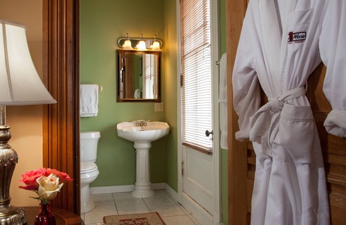Burlington Bed & Breakfast | Lang House On Main Street