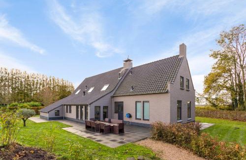 Ouddorp Villa | Langedijk 2 - Ouddorp - Euphoria (with XXXL jacuzzi, extra costs for use)