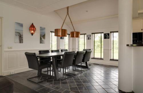 Ouddorp Villa | Langedijk 2 - Ouddorp - Euphoria (with XXXL jacuzzi, extra costs for use)