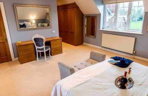 New Forest District Other | Langford Farmhouse, New Forest National Park w/hot tub & cinema lounge