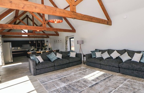 Dalbury Lees House | LANGLEY BARN, family friendly, with hot tub in Brailsford