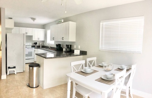 Lantana House | Lantana Beach Escape - 3/2 - close to everything