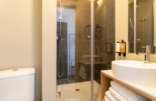 Santos Bed & Breakfast | Lapa Diplomatic Suite 2.2 by Feel Lisboa