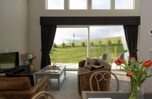 Murthly House | Lapwing - Stylish one bedroom country steading