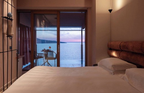 Meta House | Laqua by the Sea