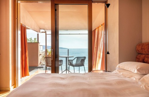 Meta House | Laqua by the Sea