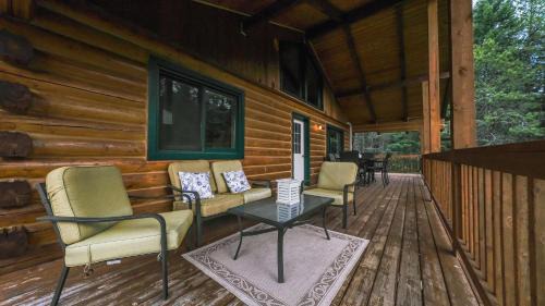 Eureka House | Larch Lodge - Secluded Cabin