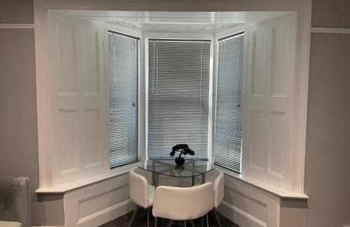 Plymouth Apartment | Large 1 Bedroom Flat With Private Parking