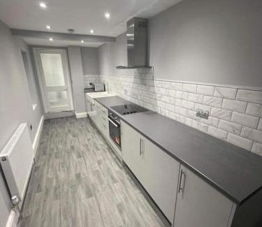 Plymouth Apartment | Large 1 Bedroom Flat With Private Parking