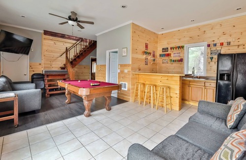 Tannersville House | Large 13 Bedroom 5 bathrooms minutes to Hunter & walk to Tannerville