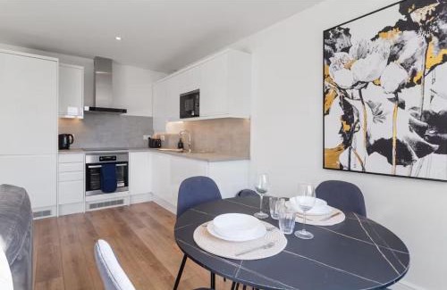 Rushey Green Apartment | Large 2 Bed Apartment London Lewisham Catford - Long Stays Allowed