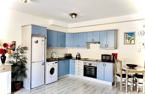 Lomo Quiebre Apartment | Large 2 bedroom apartment. Puerto de Mogan. ROOF-TOP POOL. UK TV, WiFi, Netflix.