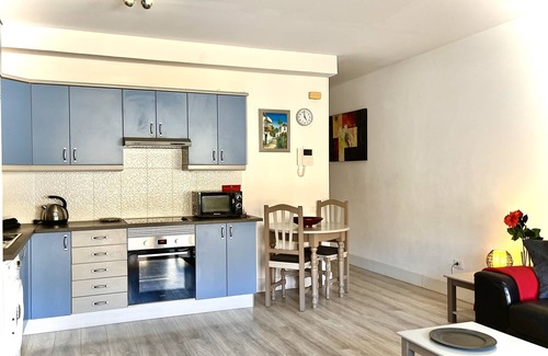 Lomo Quiebre Apartment | Large 2 bedroom apartment. Puerto de Mogan. ROOF-TOP POOL. UK TV, WiFi, Netflix.