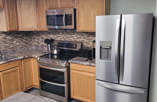 Zion Condo | LARGE 2 BEDROOM CONDO ON WOODED LOT, POOL AND HOT TUB, MIN TO PENNSTATE