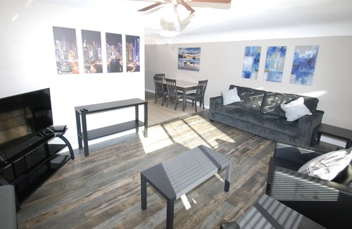 Mount Saint Joseph Apartment | Large 2 Bedroom - Full kitchen - Sleep 6
