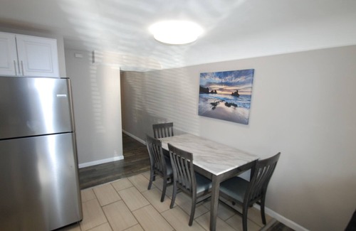 Mount Saint Joseph Apartment | Large 2 Bedroom - Full kitchen - Sleep 6