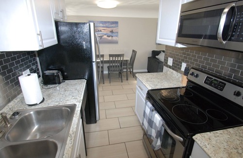 Mount Saint Joseph Apartment | Large 2 Bedroom - Full kitchen - Sleep 6