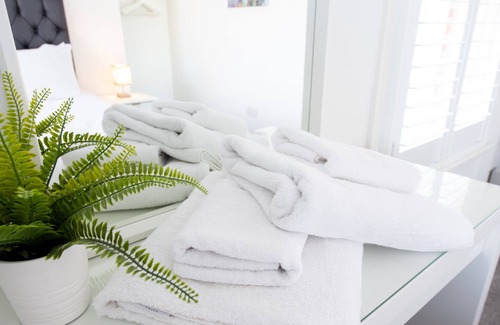 Herongate Apartment | Large 3 bed Apartment