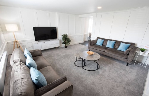 Herongate Apartment | Large 3 bed Apartment