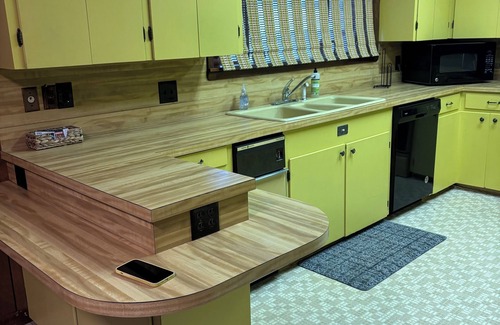 Benton House | Large 3 bedroom/4 Beds/2 Bath home very clean and spacious