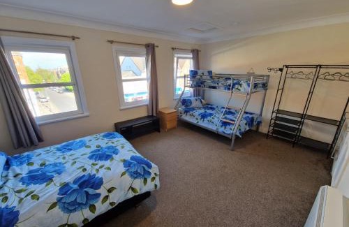 North Finchley House | Large 3 bedroom apartment ideal for groups