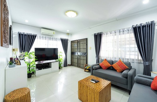 Chang Khlan House | Large 3 Bedroom House Near Old City and Night Bazaar