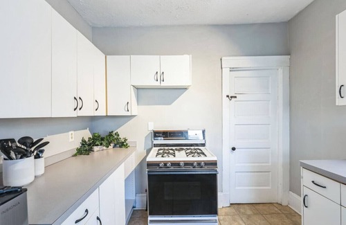 Lakewood House | Large 3 bedroom with Hot Tub!