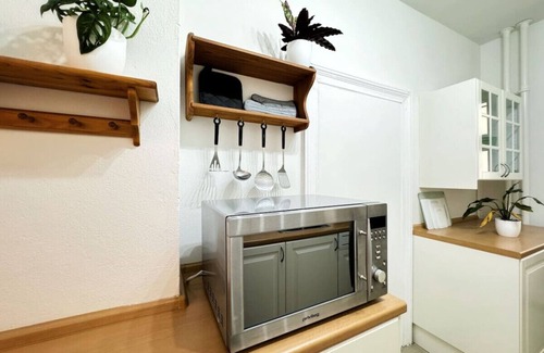 Friedrichshain-Kreuzberg Apartment | Large 3-Room Apartment in the Heart of Berlin-Kreuzberg