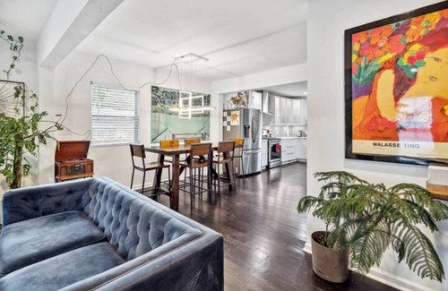 East Point House | Large 5 Bedroom Home Near Airport