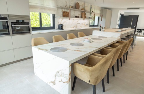 Marbella Villa | Large 5 Bedroom Villa With Heated Pool + Sea Views