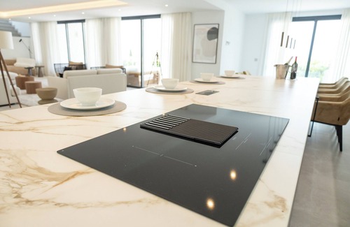 Marbella Villa | Large 5 Bedroom Villa With Heated Pool + Sea Views