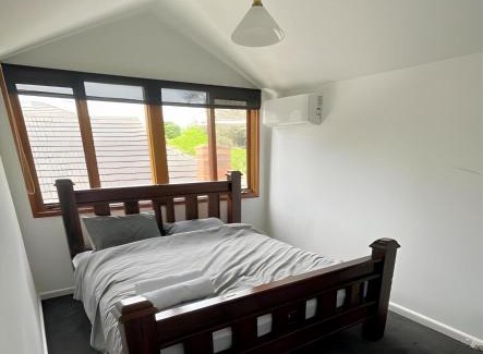 Brighton East Villa | Large 5BR Home-Pool-BBQ-4 CarPark-Central Location