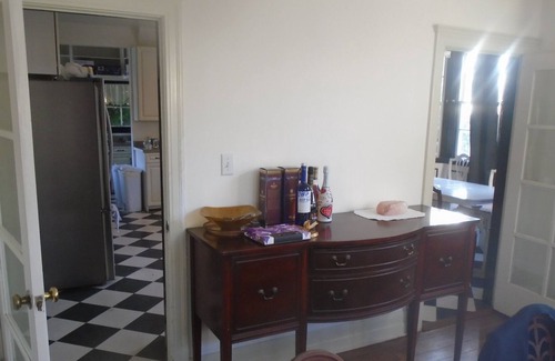 Glenwood House | Large 6 Bedroom home Beverly Hills area of Glendale, sleeps 12, with pool