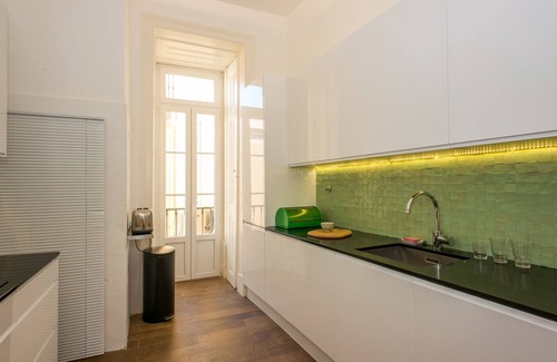 Misericordia Apartment | LARGE AND BRIGHT APARTMENT DOWNTOWN , NEAR BARRIO ALTO WITH AIR CONDITIONNING